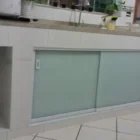 Kit pia em alumínio para fechamento de pia com portas de correr branco
